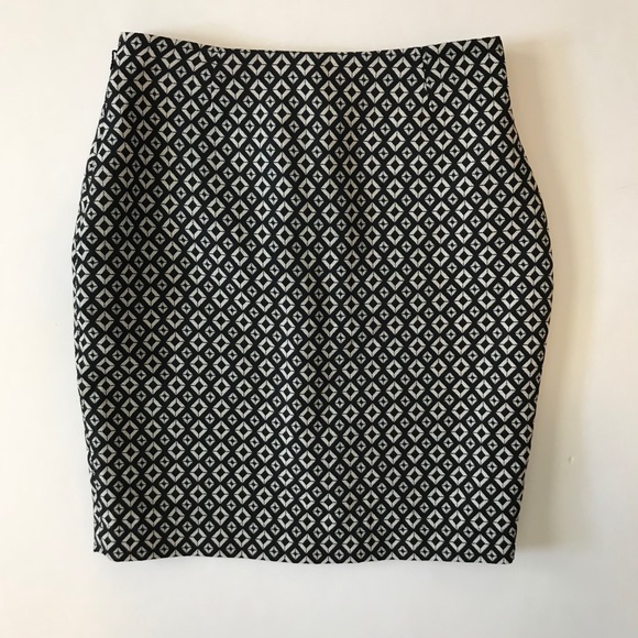 Worthington Dresses & Skirts - Worthington Pencil Straight Skirt size 12